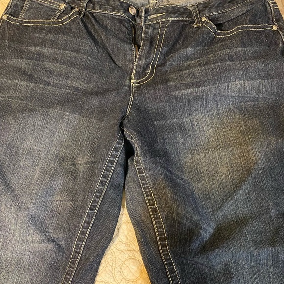 Cato women’s size 18 jeans. Embellished back pockets. Stretch fabric. - Picture 4 of 5